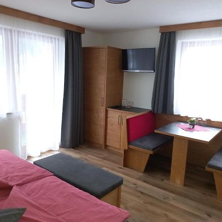 Haus Alpenflora Apartment เฟลียร์ช ภายนอก รูปภาพ