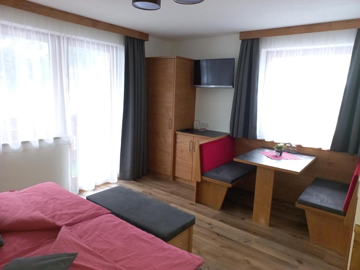Haus Alpenflora Apartment เฟลียร์ช ภายนอก รูปภาพ