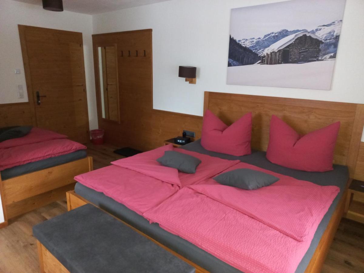 Haus Alpenflora Apartment เฟลียร์ช ภายนอก รูปภาพ