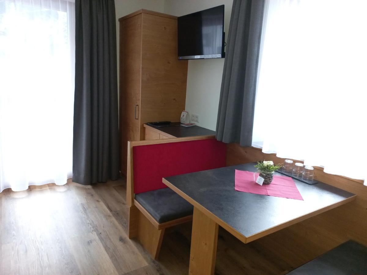 Haus Alpenflora Apartment เฟลียร์ช ภายนอก รูปภาพ