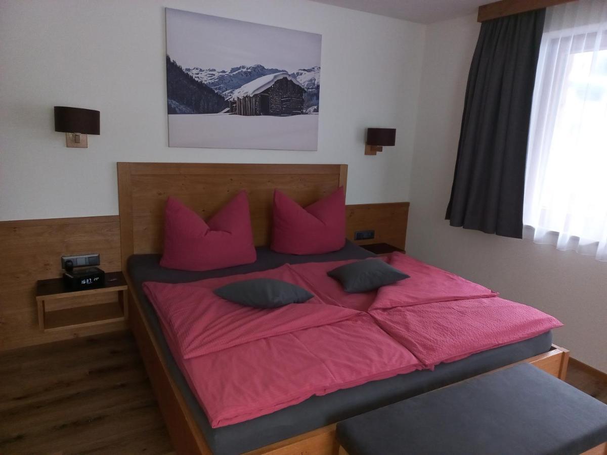 Haus Alpenflora Apartment เฟลียร์ช ภายนอก รูปภาพ