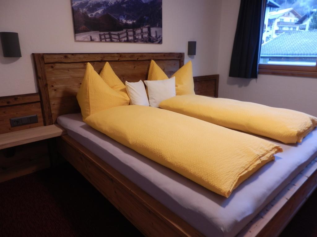 Haus Alpenflora Apartment เฟลียร์ช ภายนอก รูปภาพ