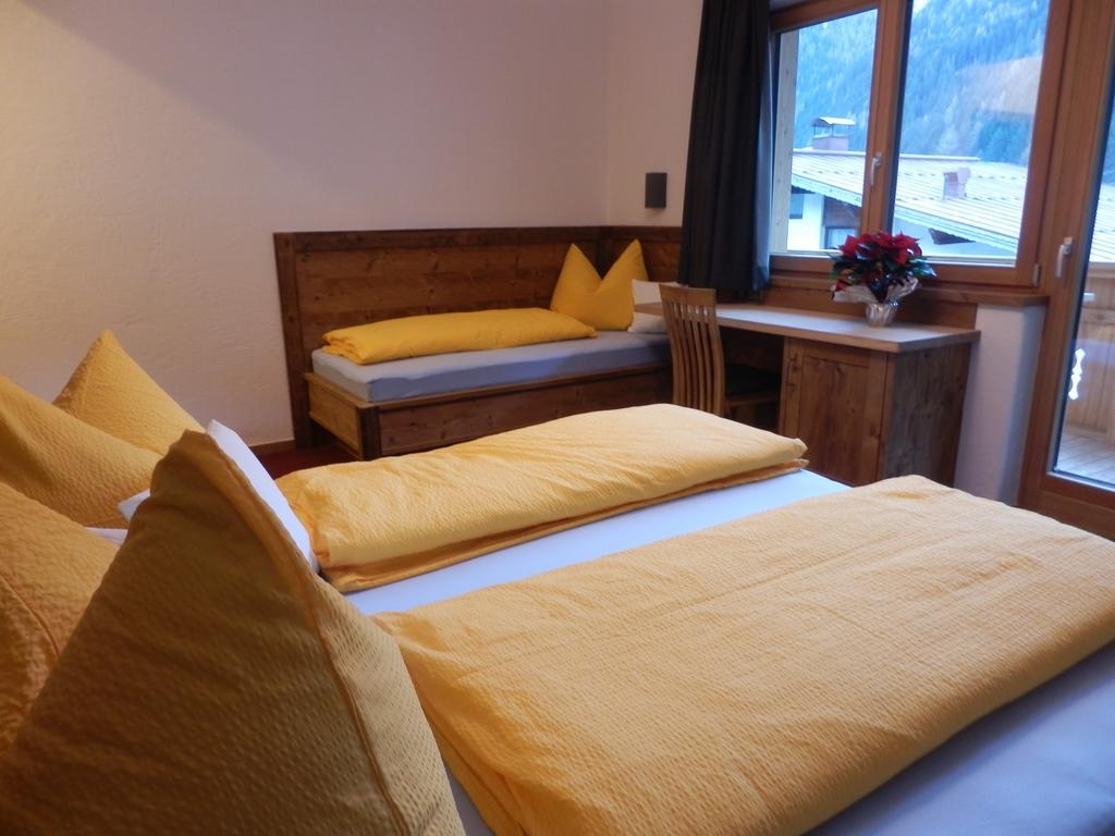 Haus Alpenflora Apartment เฟลียร์ช ภายนอก รูปภาพ