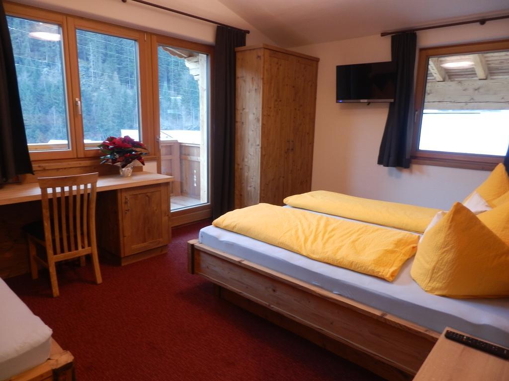 Haus Alpenflora Apartment เฟลียร์ช ภายนอก รูปภาพ